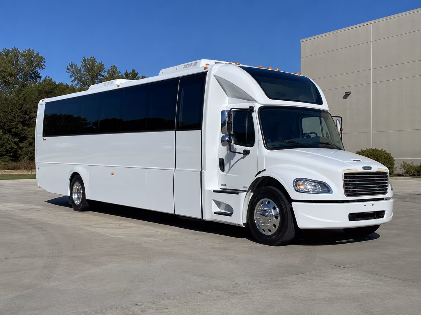 hickory 28 passenger party bus